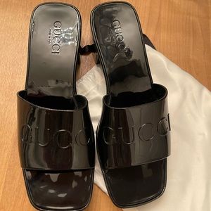 Gucci Rubber slide sandals